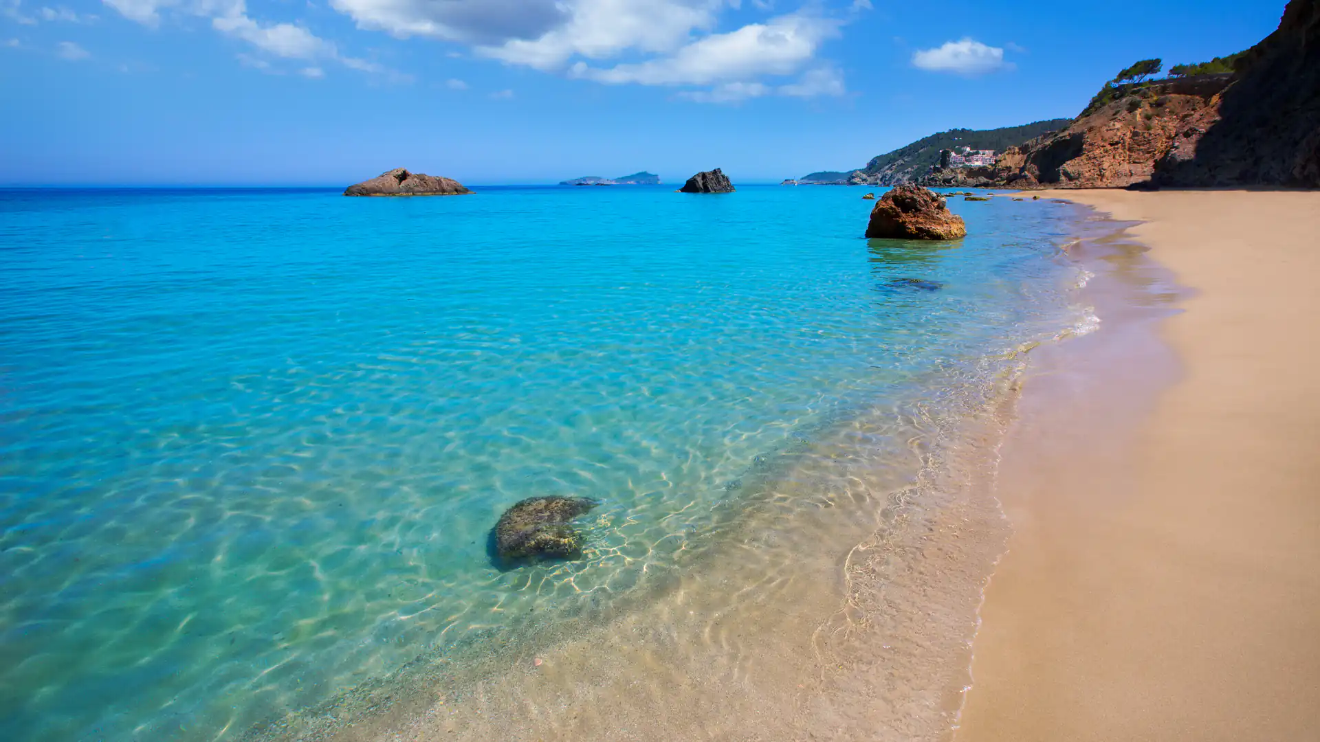 Descubre las Mejores Playas Paradisíacas de Ibiza